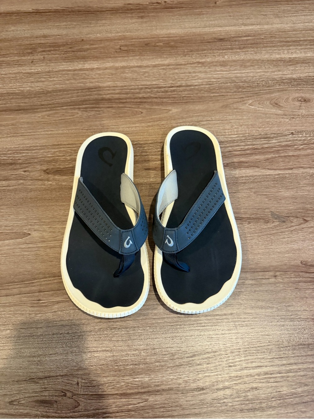 Olukai ulele blue amd white mens 11 BL